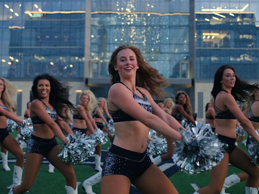 The Dallas Cowboy Cheerleaders Say You're Getting One Move Wrong While Recreating Their Iconic 'Thunderstruck' Dance