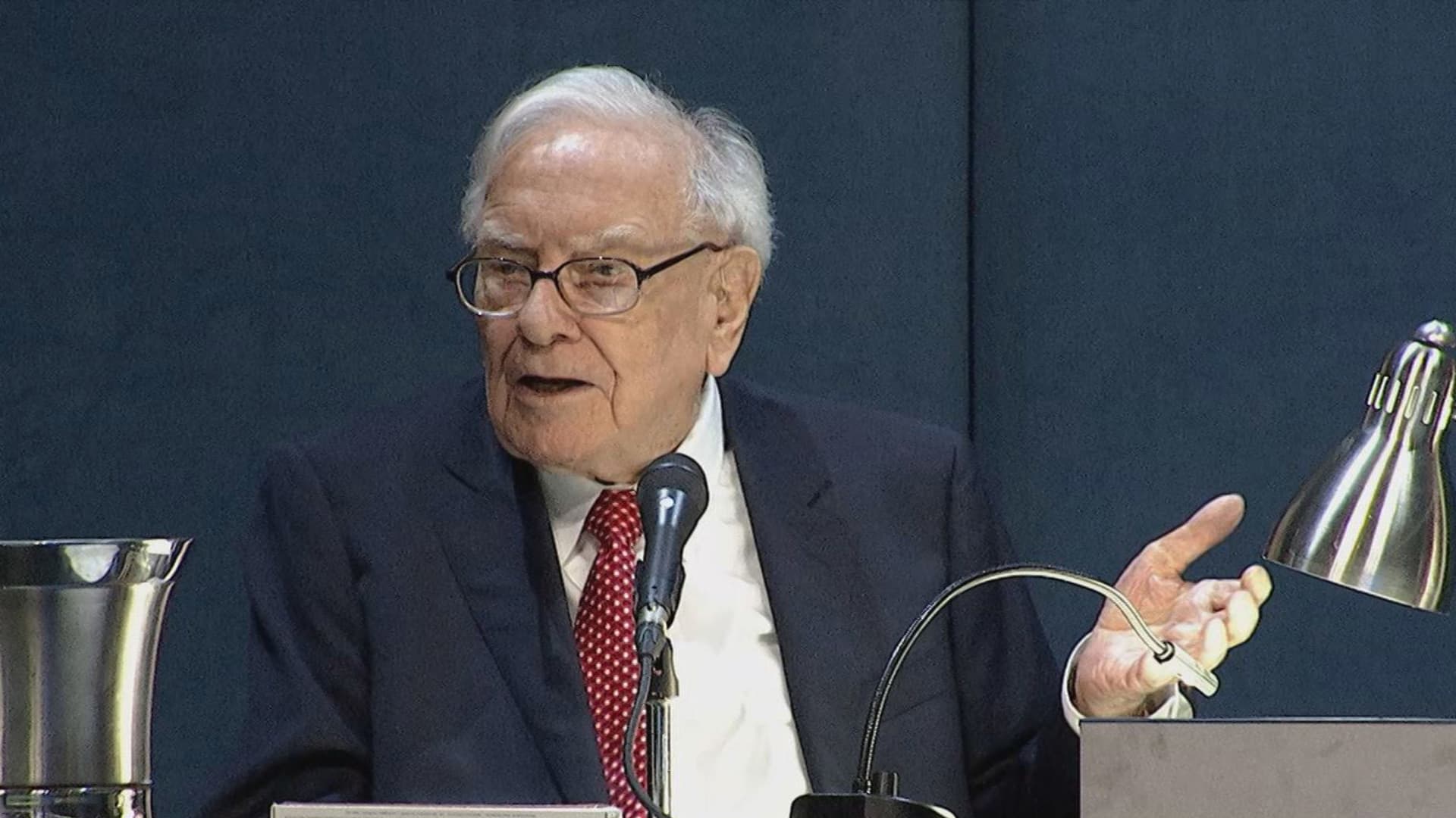 Warren Buffett's best advice for investing—and for a happy life—from the 2024 shareholders meeting