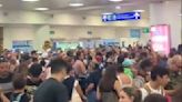 Pasajeros del Aeropuerto de Cancún aprovechan apagón para cantar