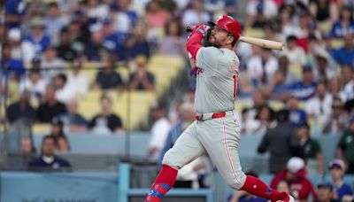 Kyle Schwarber slugs 3 homers and has 7 RBIs for Phillies against Dodgers