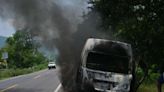 Incendian camioneta de empresa minera en carretera Iguala-Chilpancingo en Guerrero
