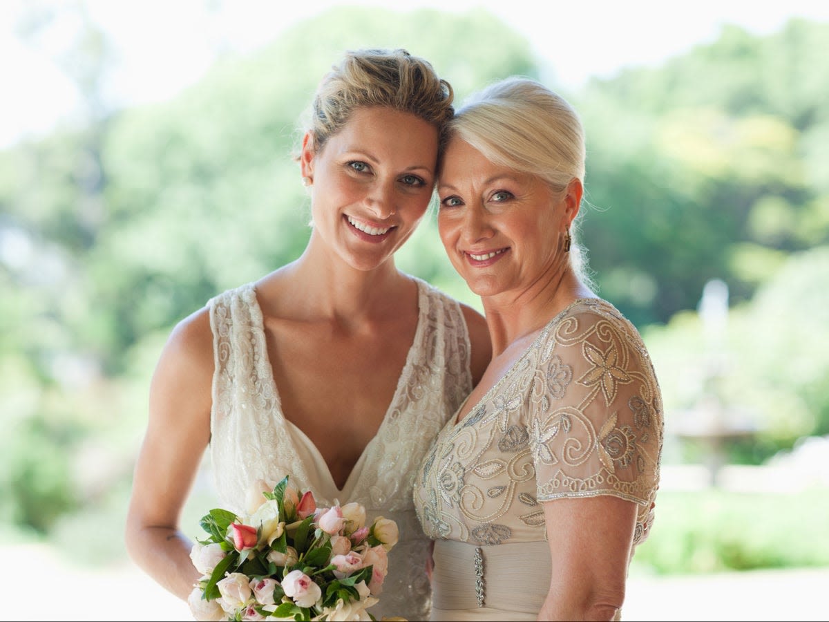 Mother-of-the-bride sparks debate with bridal-like dress