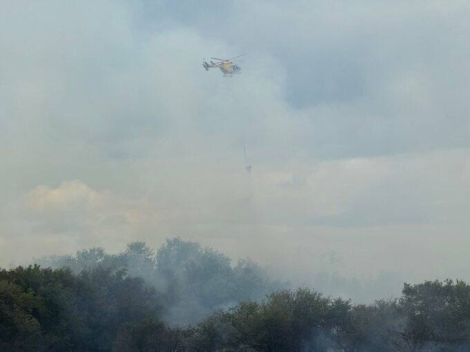 Maui firefighters continue to battle brushfire at Olowalu | Honolulu Star-Advertiser