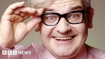 Ronnie Barker's Chipping Norton antique shop sign goes to auction