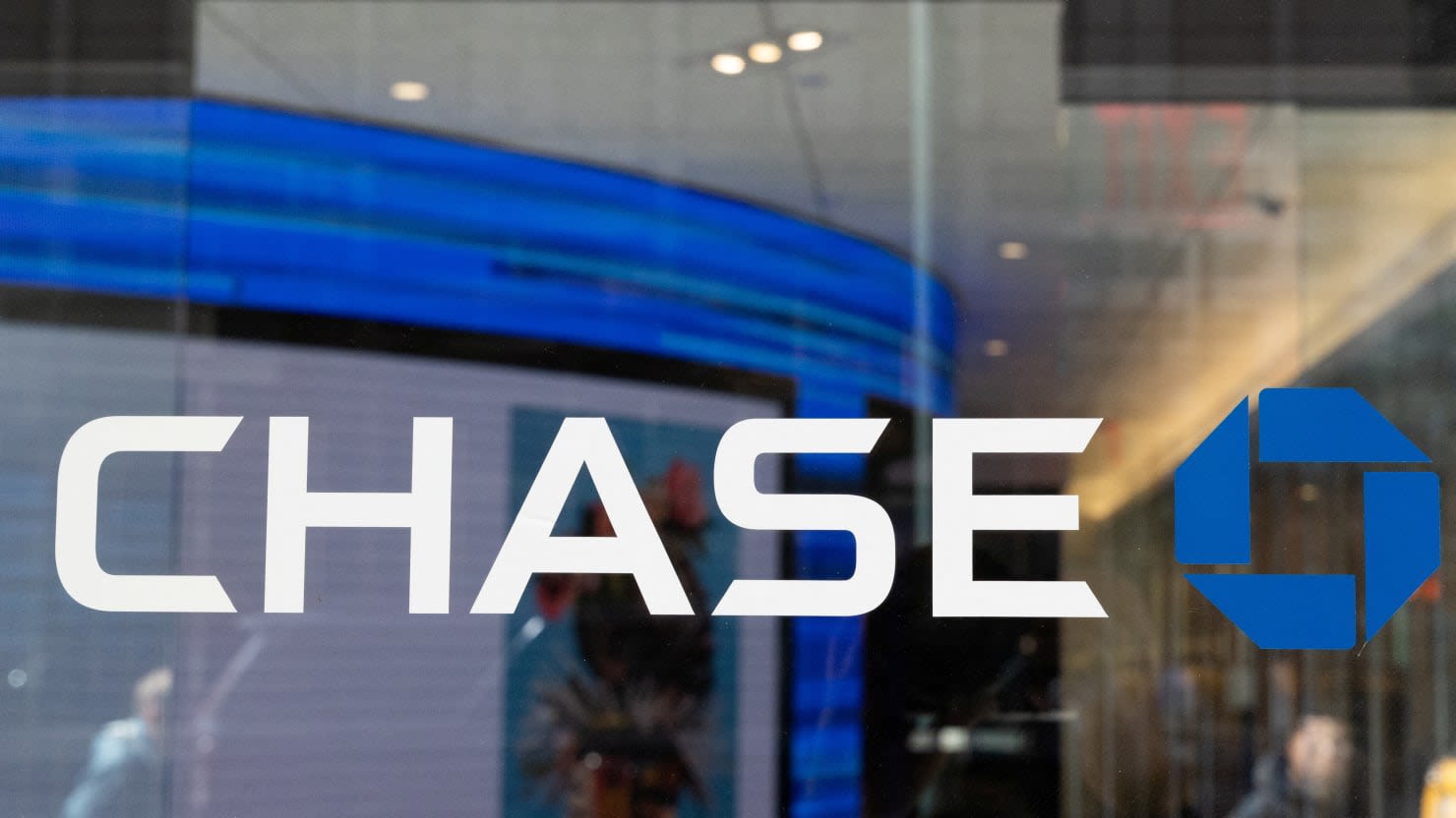 Chase Bank warns It Will End Free Checking Accounts