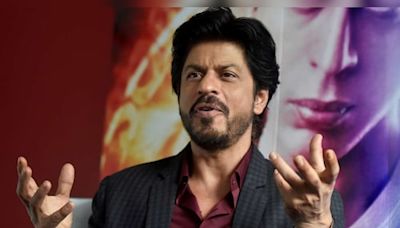 Shah Rukh Khan 'rushed to US' as eye treatment in Mumbai 'didn't go as planned': Report - CNBC TV18