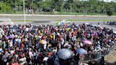 Caos en la frontera sur de México por la llegada de miles de migrantes desde Guatemala