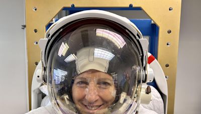 Pour la première fois, Sophie Adenot enfile sa combinaison spatiale