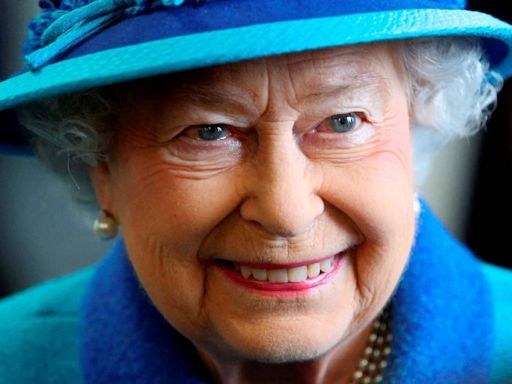 Balas de menta, camareira e drinks: anotações sobre hábitos luxuosos de Rainha Elizabeth II durante viagens serão leiloadas na Inglaterra