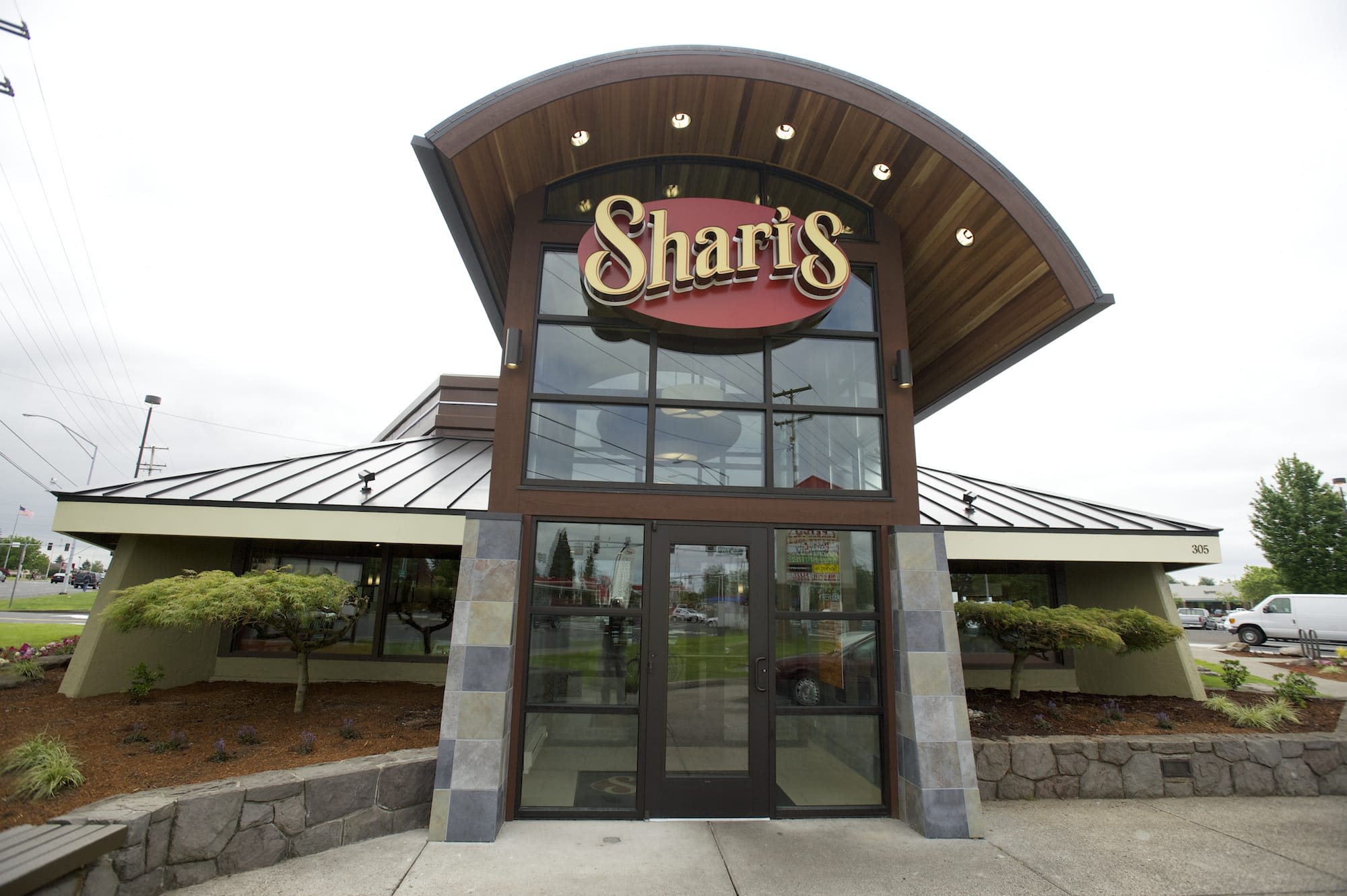 Restaurant chain Shari’s faces closures, legal battles