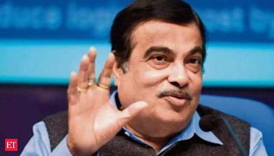 Highway tolls shouldn't be charged for pothole-filled or muddy roads, Nitin Gadkari tells highway agencies