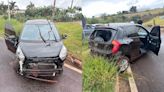 Carro fica destruído após sair da pista na BR-376 em Apucarana | TNOnline