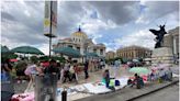 Policías vigilan Bellas Artes mientras comerciantes ambulantes piden reubicación | El Universal