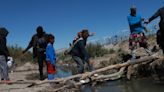 Zozobra entre los migrantes en la frontera de México ante el futuro de la Ley SB4 de Texas
