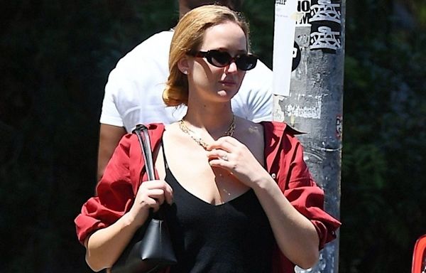 Jennifer Lawrence Wore the Staple Bag Everyone Needs, and I Found Lookalikes From $17