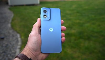 I switched to a $150 Motorola phone for two weeks, and it went better than expected