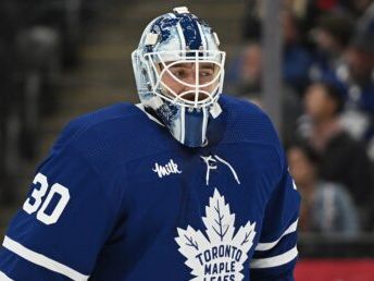 Leafs make shock move by re-signing oft-injured goalie Murray | Offside