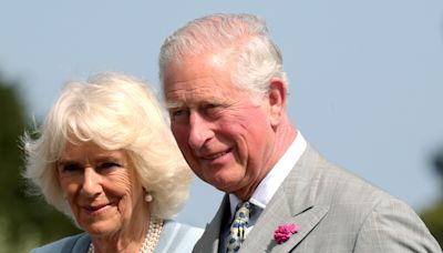 Carlos III visita un centro contra el cáncer en su primer compromiso público desde febrero