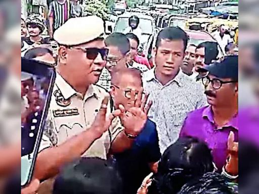 Protest over bad roads in Silchar | Guwahati News - Times of India