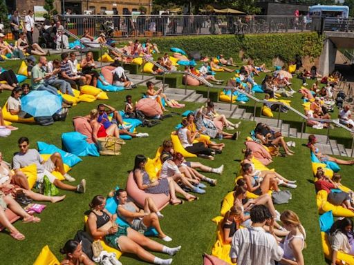 Exact date a mini-heatwave will bathe London in 30C temperatures