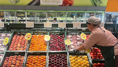 Consum compra 7.045 toneladas de fruta de hueso de origen local, un 20% más que la campaña anterior