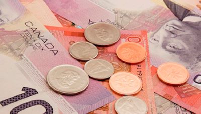 USD/CAD holds positive ground above 1.3650 as risk aversion boosts the US Dollar