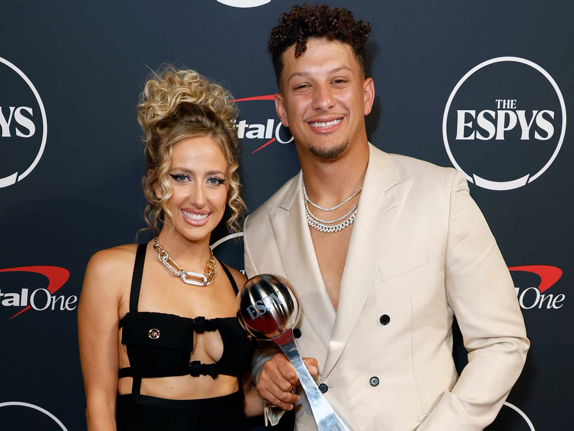 Patrick Mahomes Shows His Love for Wife Brittany’s Sexy “SI Swimsuit” Photoshoot