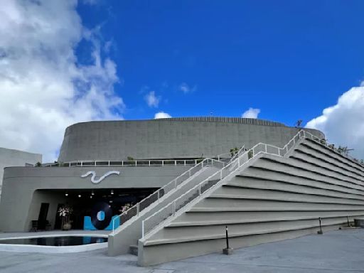 屏東最美圖書館再加一！「恆春文化中心民謠館」開幕，船型建築、仿船艙純白書牆超好拍