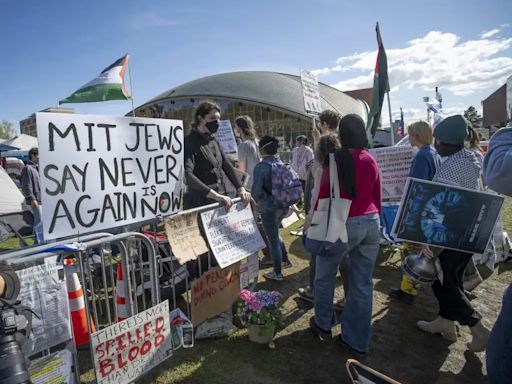 Policía continúa con los desalojos de protestas propalestinas en universidades de EUA