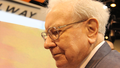 Warren Buffett Just Sold $90 Billion of Apple Stock. Could This Be the Biggest Investing Mistake He's Ever Made? | ...