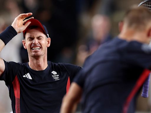 Las lágrimas de un campeón que amplía su carrera una ronda más: Andy Murray salva dos 'match balls' y rompe a llorar en París