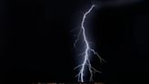新北、桃園近8000戶停電 台電：雷雨所致
