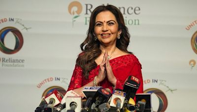 Nita Ambani channels retro Bollywood vibes in red sari, statement gold necklace for athlete dinner at Antilia