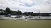 París 2024 suspende otra vez la práctica del triatlón en el río Sena por la contaminación del agua - La Tercera