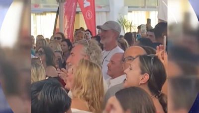 El rey Felipe VI saca su lado más divertido durante un concierto de Jaume Anglada en Mallorca