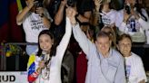 María Corina Machado recibe el respaldo popular en recorrido que hizo en moto por Caracas por barrios considerados bastiones del chavismo