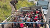 Instituto Nacional de Migración rescata a 72 migrantes en un tractocamión | El Universal
