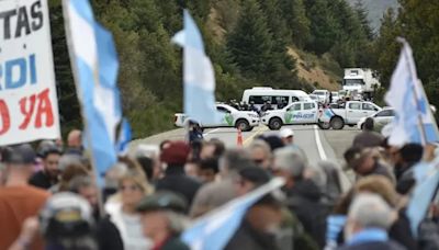 El Gobierno impulsó desalojos de mapuches y les prohibió usar su bandera en parques nacionales | Política