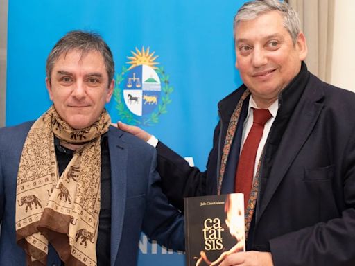 Julio César Guianze presentó su libro “Catarsis” en la Embajada de Uruguay