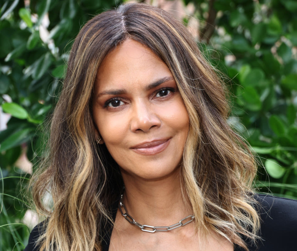 Fans Call Halle Berry a 'Super Woman' in New Gym Photo Baring Toned Abs