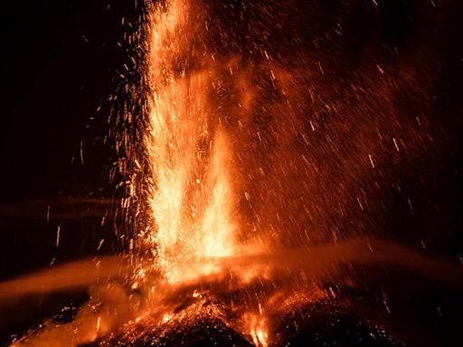 Massive U.S. Volcano Erupts and Lights Up the Night Sky Like Fireworks