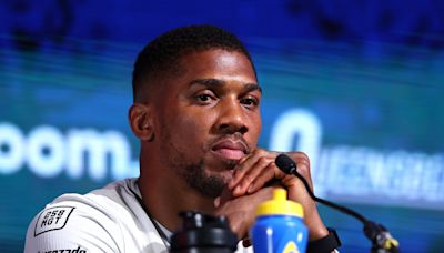 Anthony Joshua threatens to ‘put chair’ across Daniel Dubois’ face in tense interview