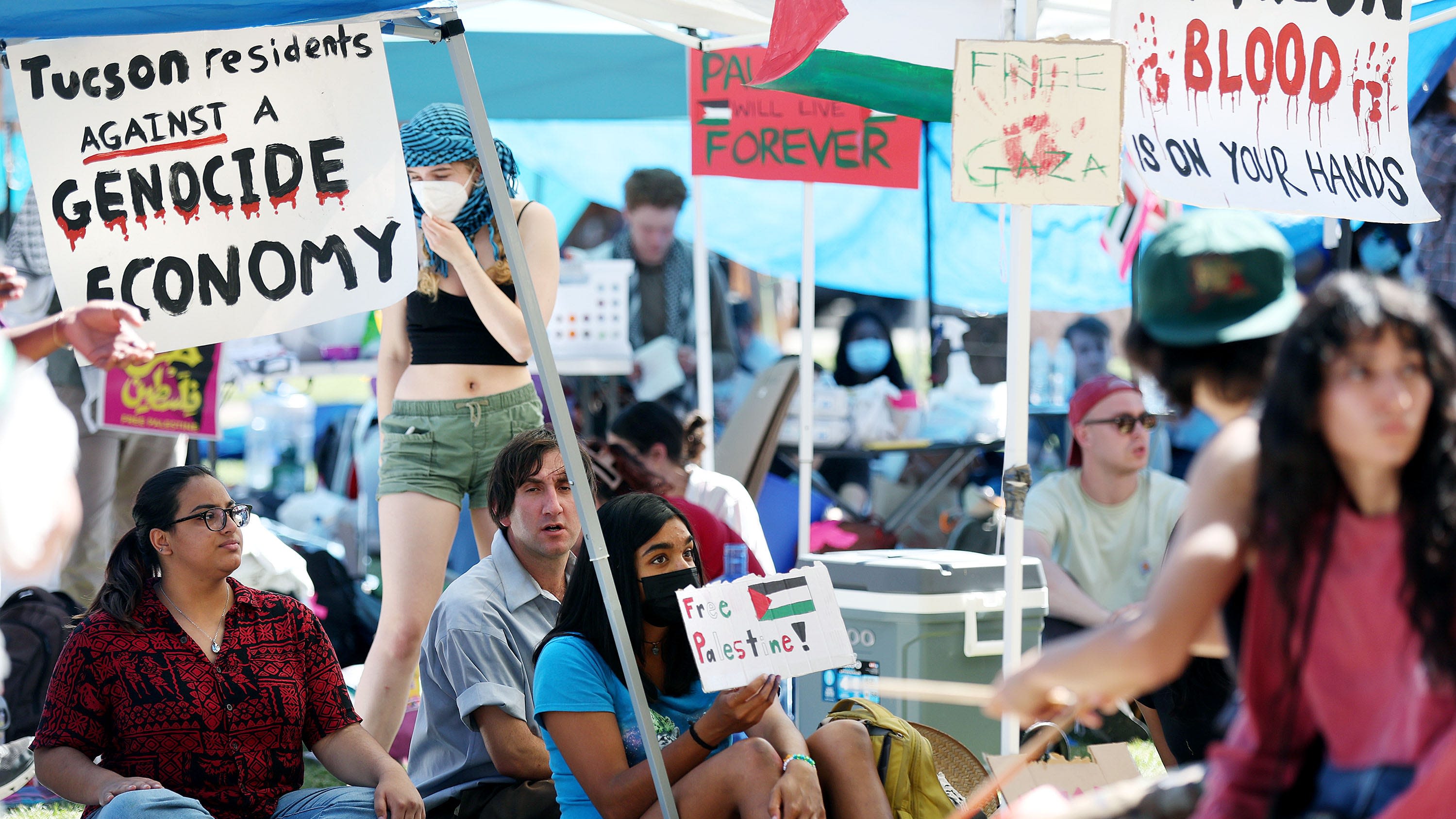 University of Arizona departments criticize school's police response to protesters