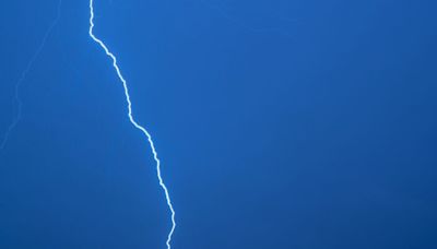 Wetter im Ticker - Blitz trifft Familie in Delmenhorst! Sechs Menschen verletzt - zwei lebensgefährlich