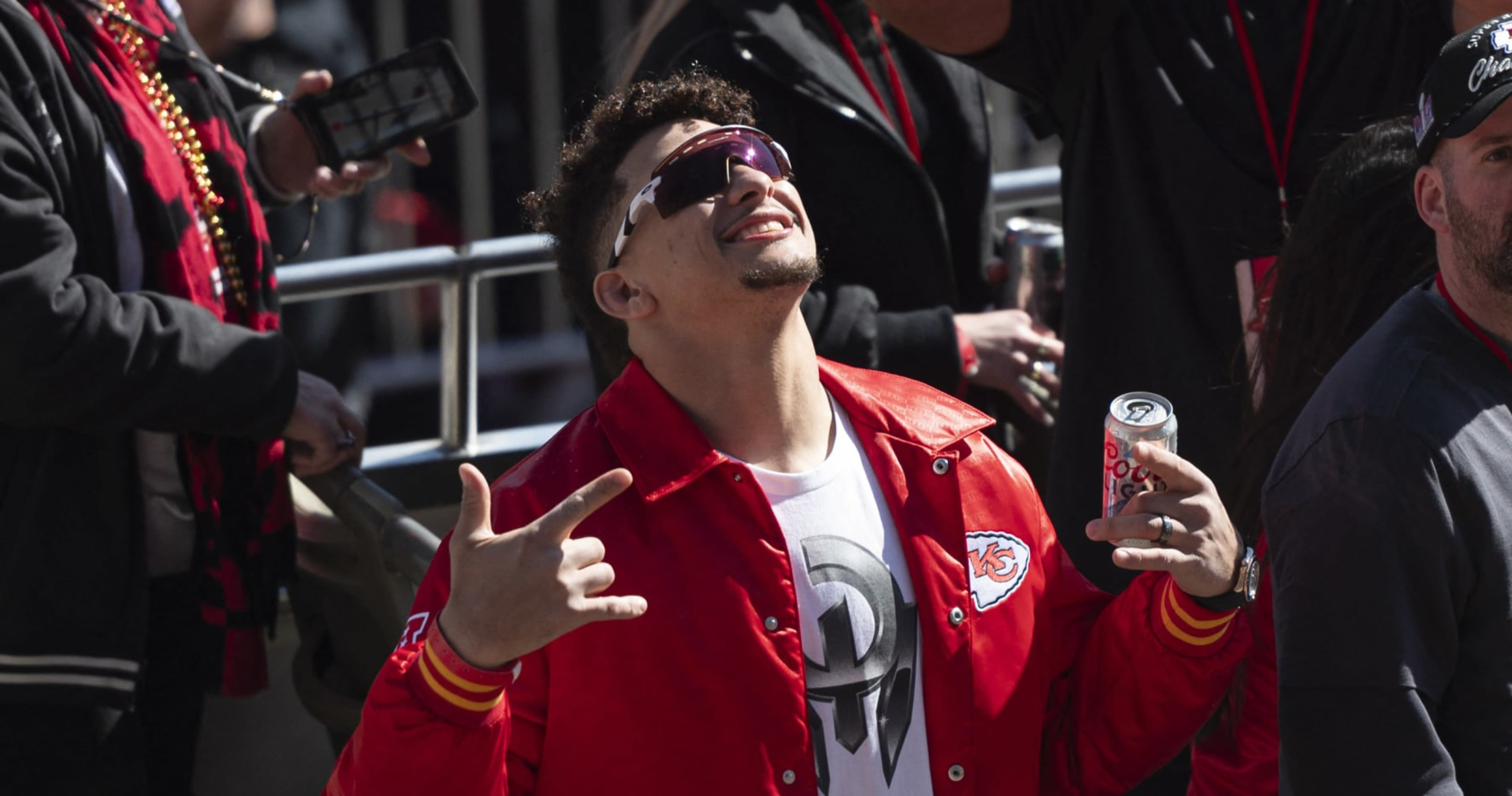 Chiefs' Patrick Mahomes Wins ESPY for Best NFL Player over Lamar, McCaffrey, Garrett