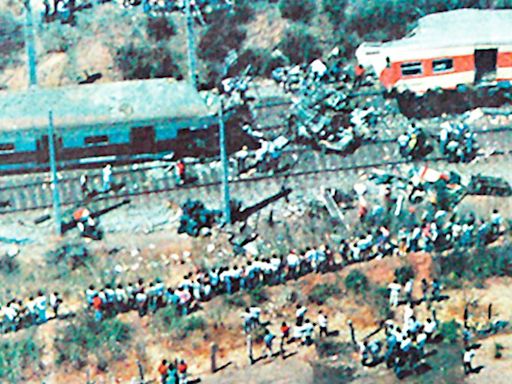 Más de mil pasajeros involucrados: este es el peor accidente de tren en el país - La Tercera