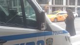 Violencia mortal: hombre baleado afuera de edificio y otro recibió más de 10 tiros en calle de Nueva York - El Diario NY