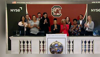 NCAA Champs USC WBB ring Opening Bell at New York Stock Exchange