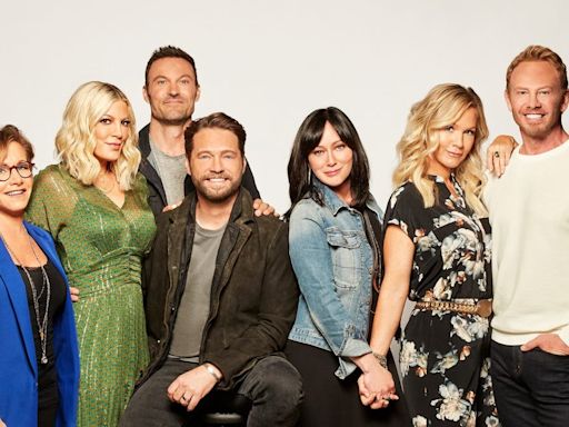 'Beverly Hills, 90210' cast praise Shannen Doherty for being 'amazing example' in cancer fight