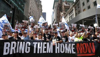 ‘Kill Hostages Now’: Masked protester carries disturbing sign while trying to disrupt NYC Israel Day Parade